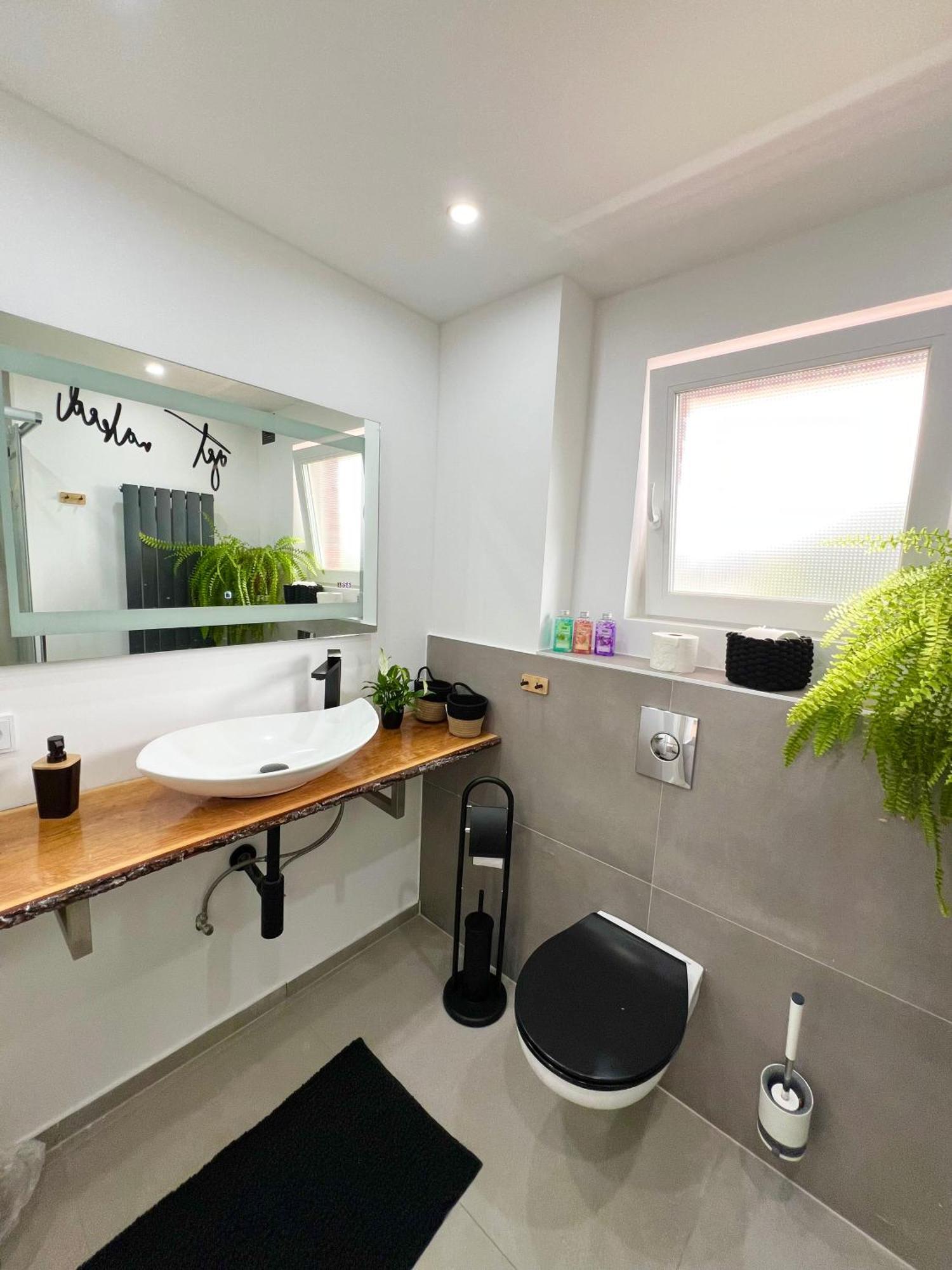 Elegante Apartment In Erftstadt Mit Balkon, Zentral, Bahnhof Nah, Phantasialand Bruehl Bei Cologne المظهر الخارجي الصورة