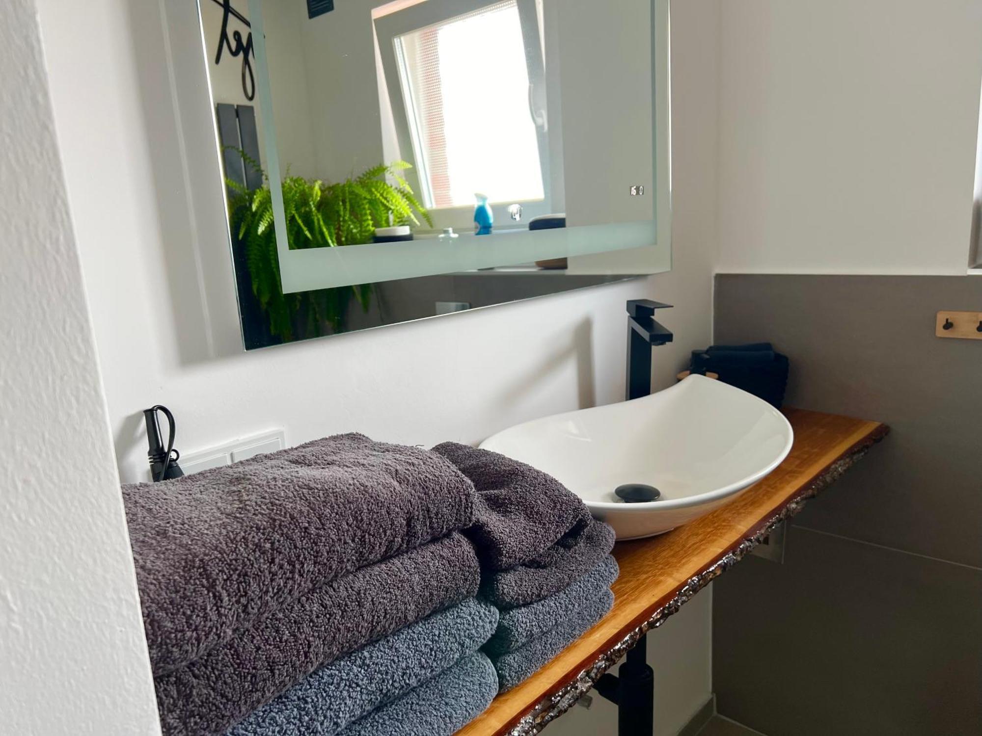Elegante Apartment In Erftstadt Mit Balkon, Zentral, Bahnhof Nah, Phantasialand Bruehl Bei Cologne المظهر الخارجي الصورة